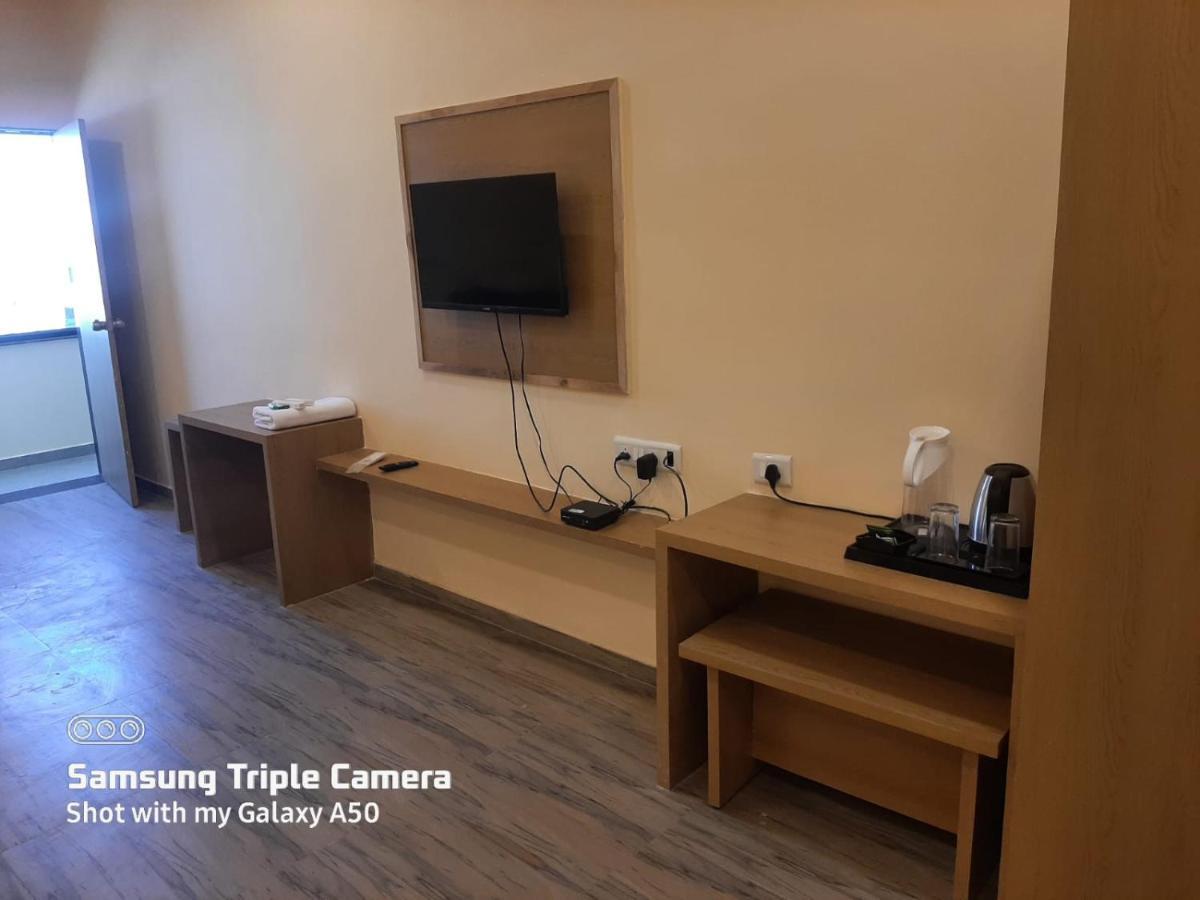 Hotel Fun Park Sanand Экстерьер фото