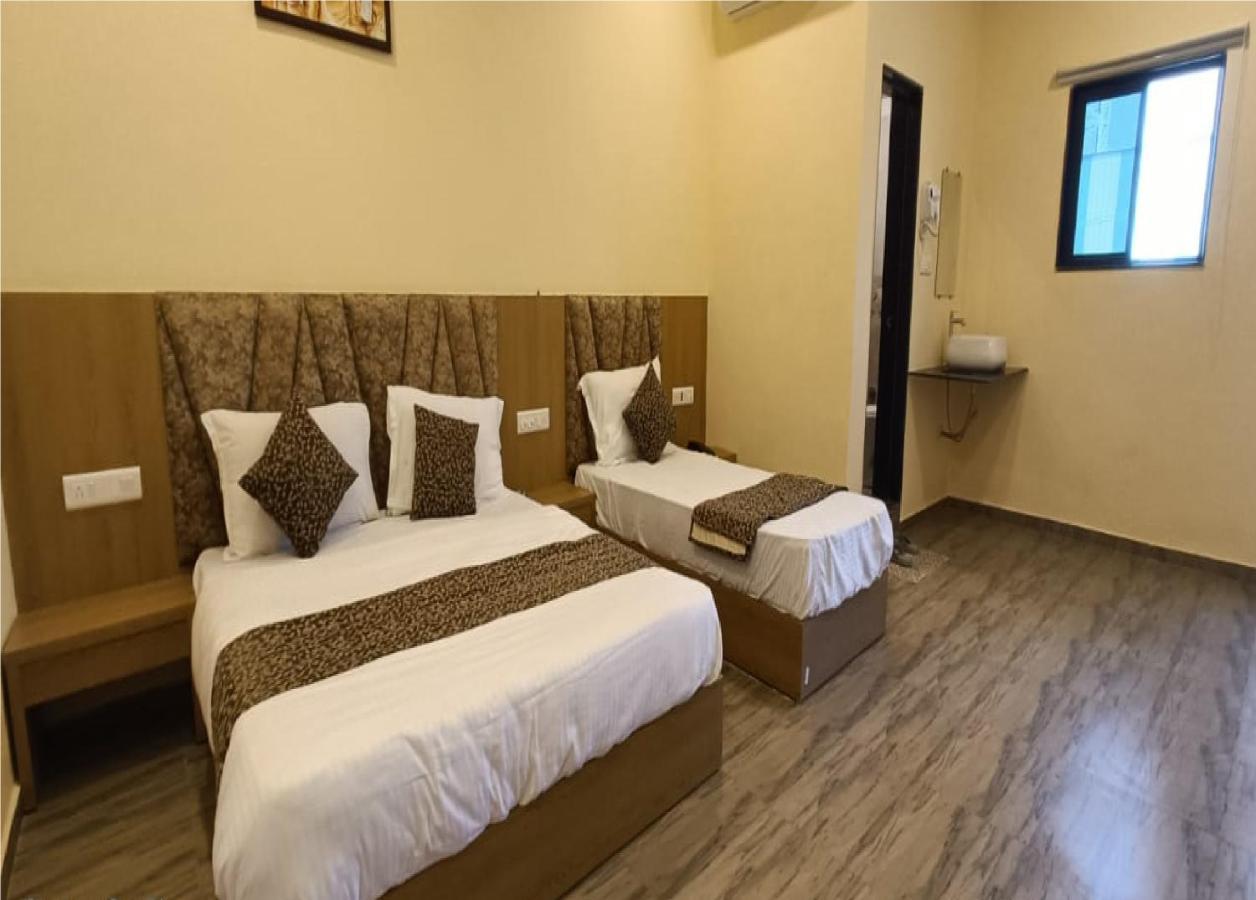 Hotel Fun Park Sanand Экстерьер фото